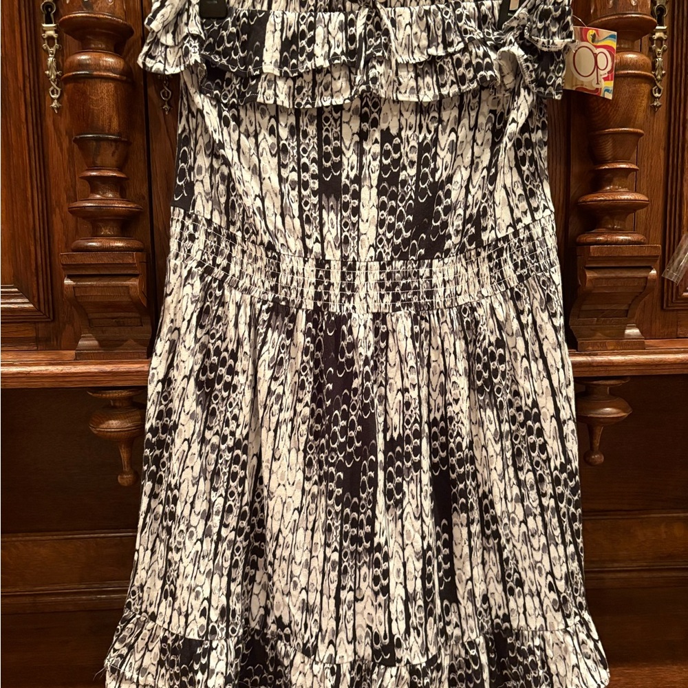NWT- STRAPLESS SUN DRESS BLACK/ WHITE